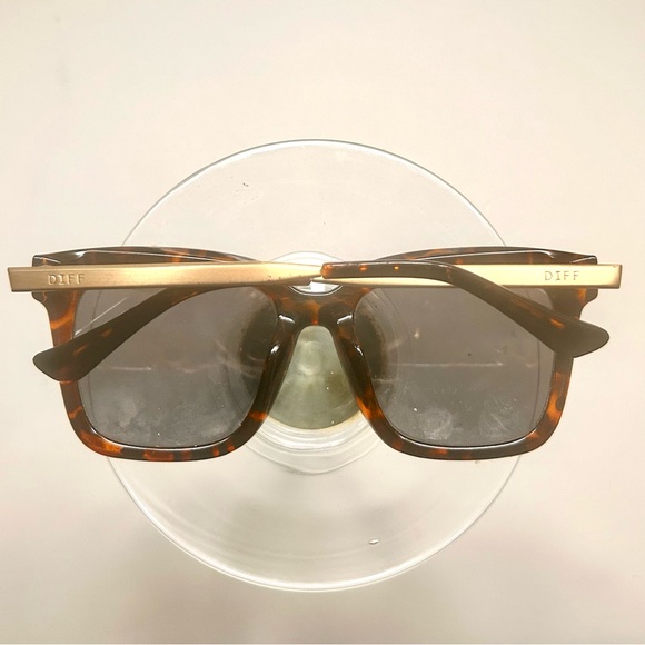 DIFF Bella Oversized Square Sunglasses for women UV400 Protection. - Picture 5 of 5